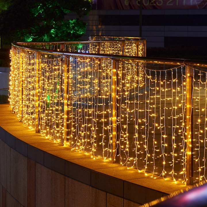 Instalatie LED cu franjuri lungi 1 M, Lungime 25 M, 500 LED, Alb Cald
