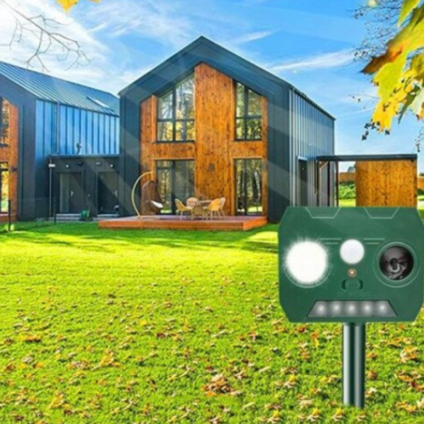 Aparat solar antidaunatori, cu ultrasunete si senzor de miscare 